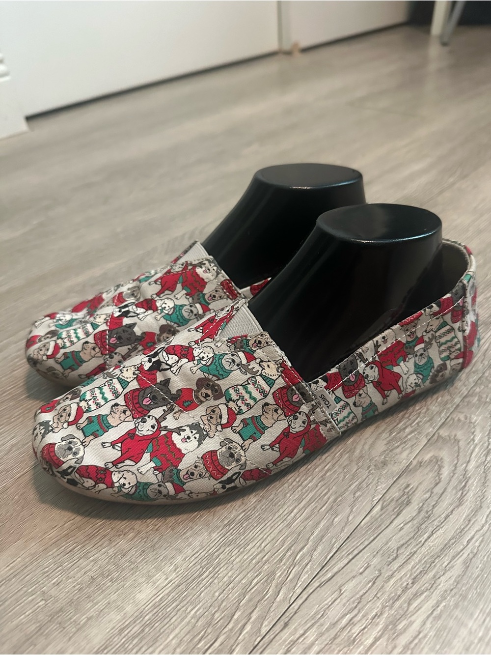 Toms Belmont Christmas Holiday Sweater Dogs Slip On Flats Women's Size 10